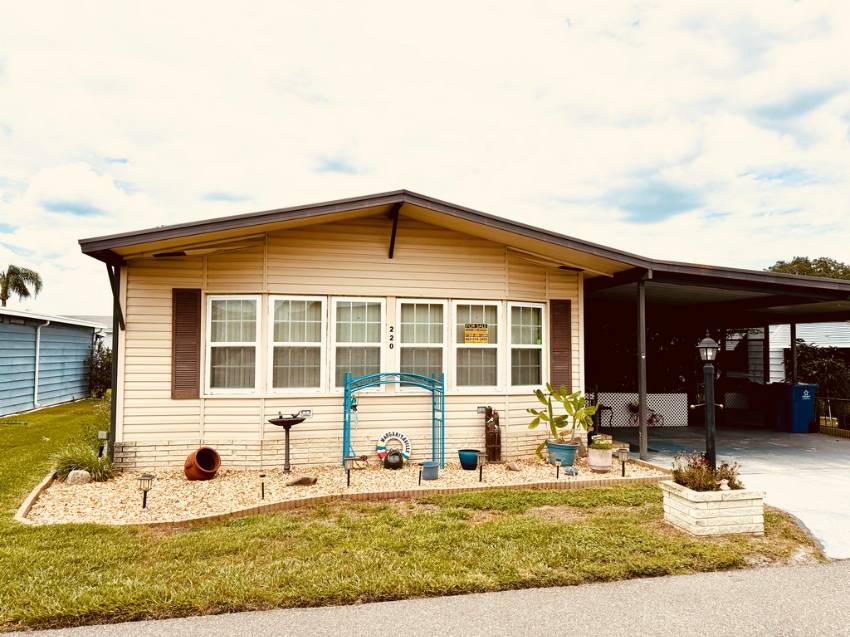 Lake Wales, FL Mobile Home for Sale located at 220 Gull Lane Tower Lakes